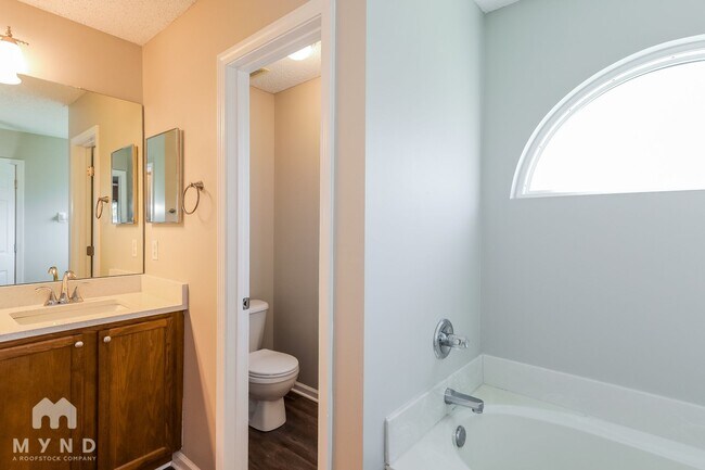 Building Photo - 2558 Glenfield Dr