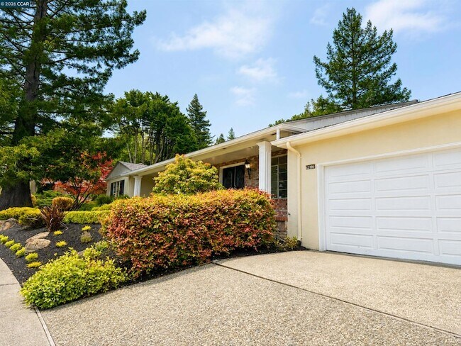 Building Photo - 12195 Blythen Way