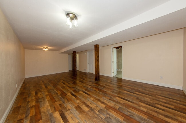 Building Photo - 407 E 5th St