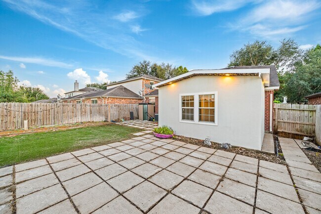 Building Photo - 16530 Bristle Creek Dr