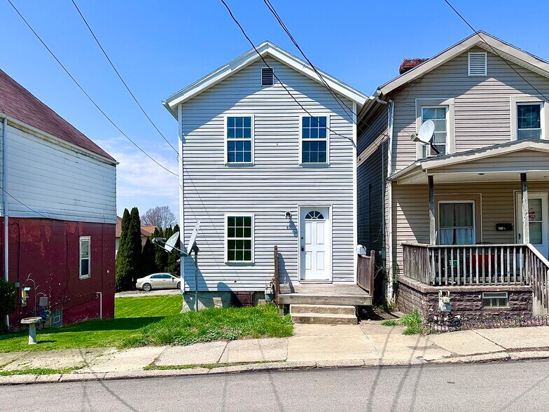 Primary Photo - 831 Morton St
