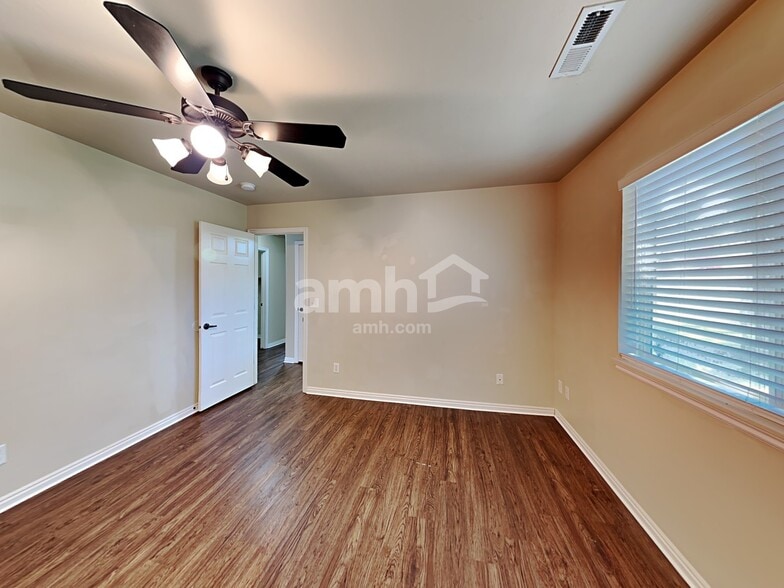 Building Photo - 260 N 360 W