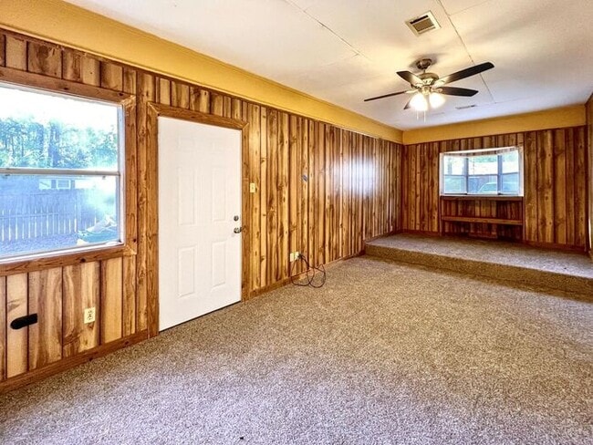 Building Photo - 2 Acorn Pl
