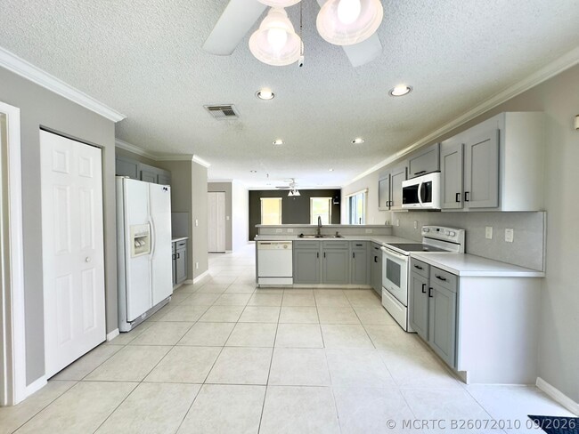 Building Photo - 1118 Fosters Mill Dr