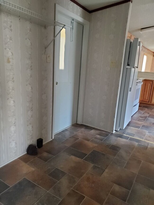 Building Photo - Ready to Move in