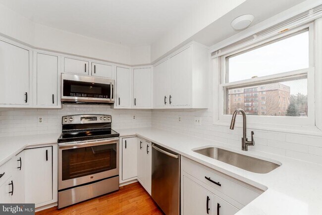 Building Photo - 10220 Baltusrol Ct