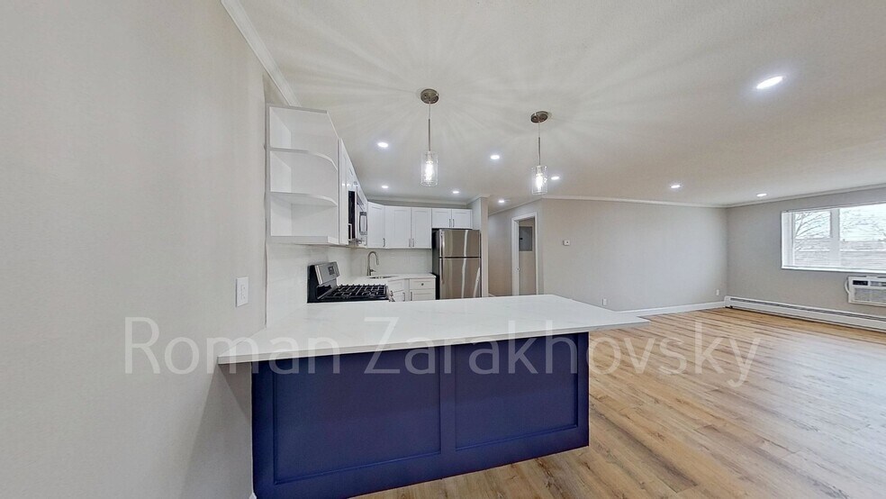 Building Photo - 979 Fellsway Rd