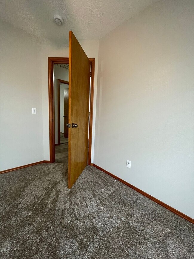 Building Photo - Executive Rental Nestled in Mulberry Ridge Ozark