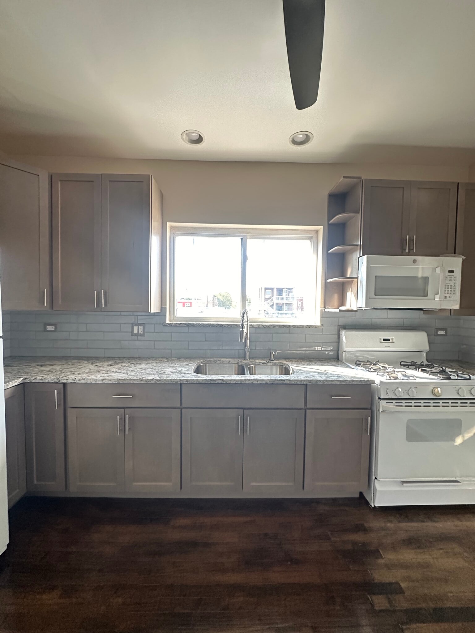 Building Photo - 1622 N Long Ave