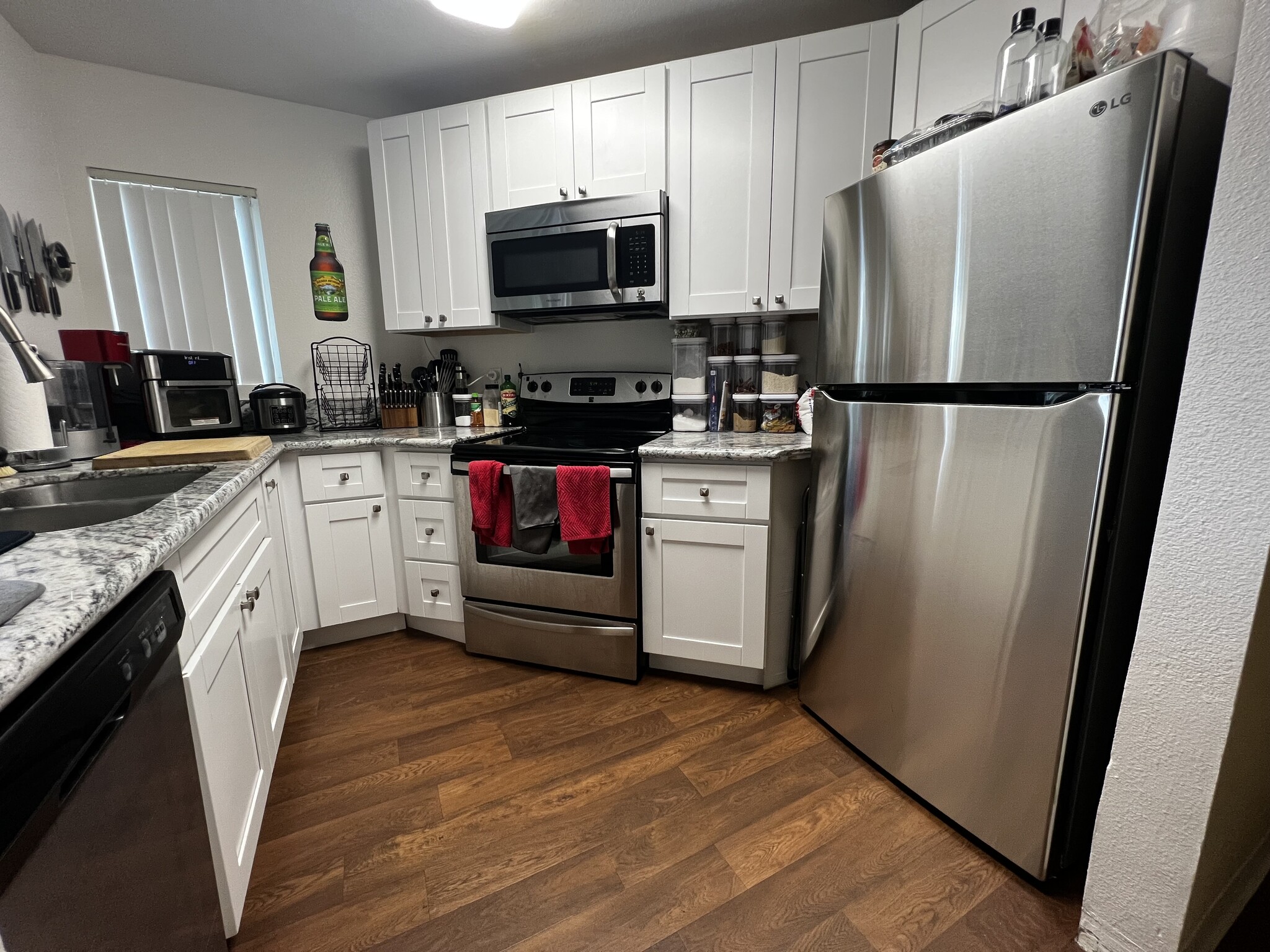 Building Photo - 7425 Charmant Dr