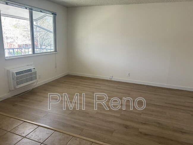 Building Photo - 374 La Rue Ave