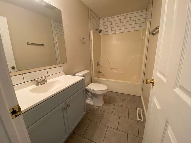 Building Photo - 200 Vickie Lynn Ln