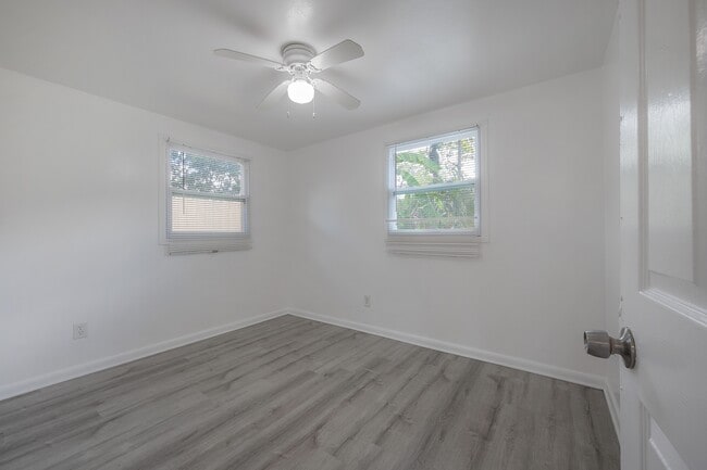Building Photo - 4017 N Seminole Ave