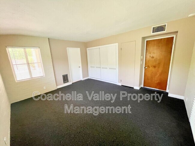 Building Photo - 1680 E Mesquite Ave