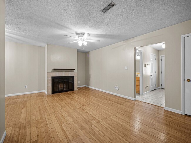 Building Photo - Welcome to Branchwood Townhomes!