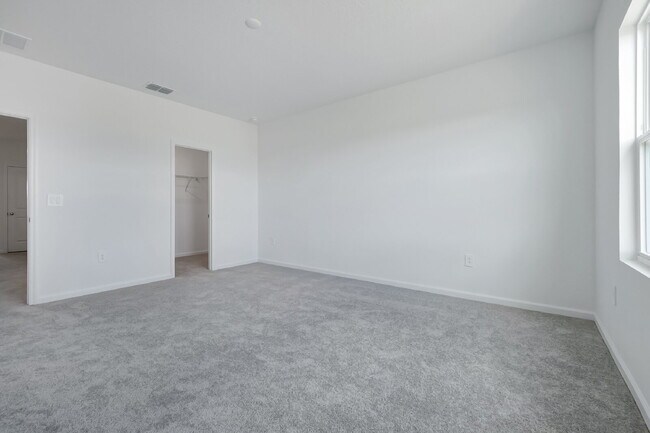 Building Photo - Beautiful New 3-Bedroom Townhome in Davenport — Includes Resort Pool, Modern Clubhouse & Family P...