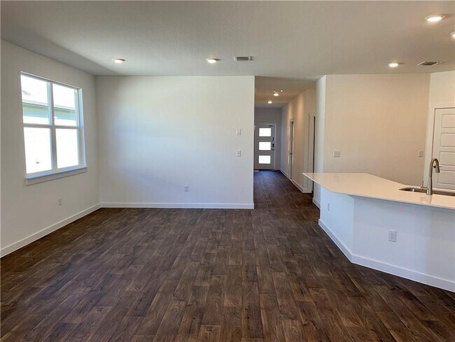 Building Photo - 3025 Egan Dr