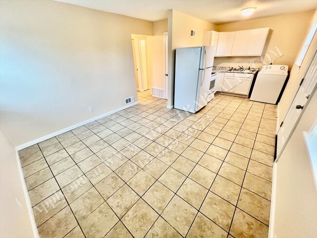 Building Photo - 6003 E 151 Terrace