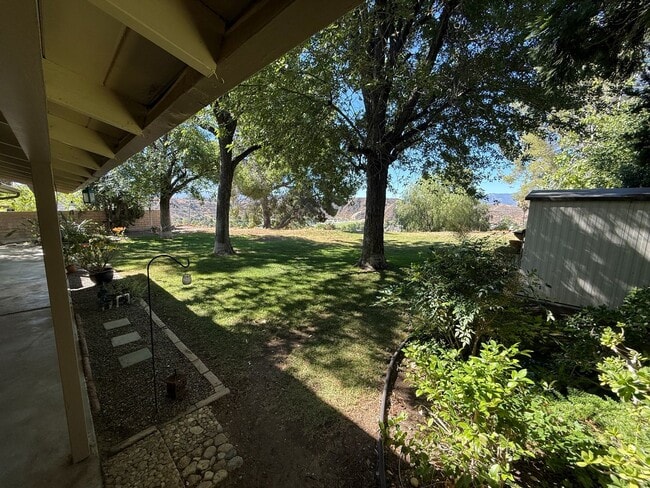 Building Photo - 4 Bedroom Home for Rent in Santa Clarita!