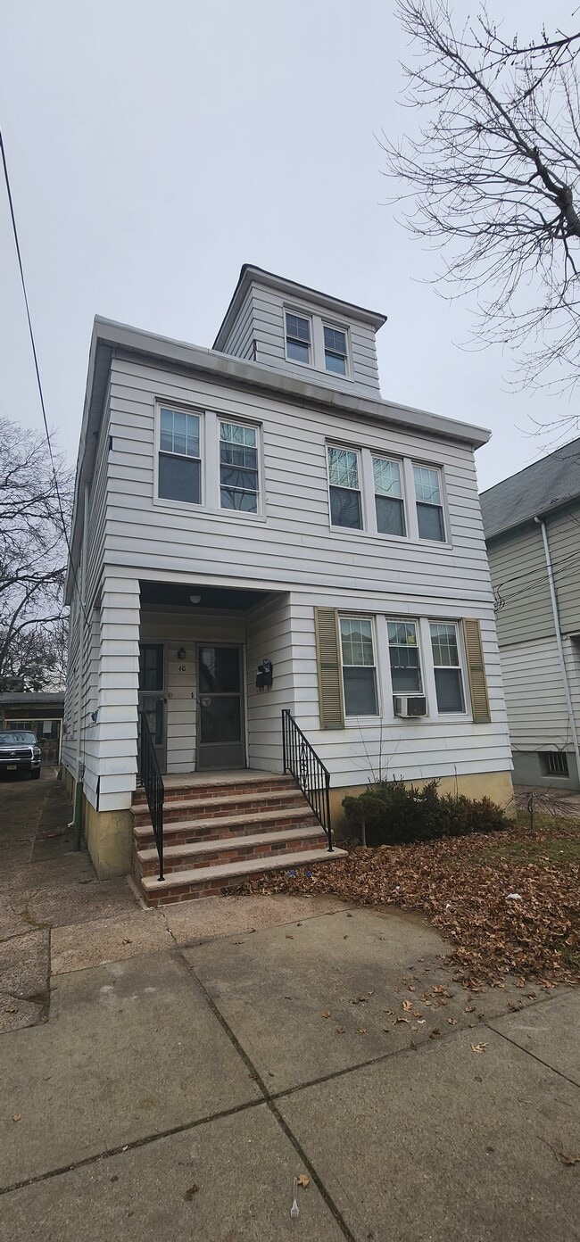 Building Photo - 40 Piaget Ave