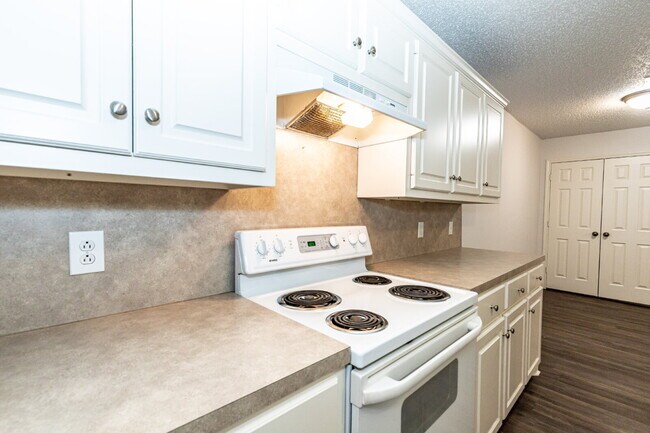 Building Photo - 2 Bedroom 2 Bathroom Duplex