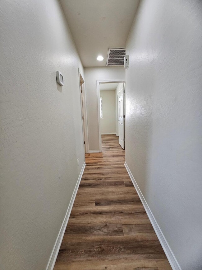 Building Photo - 2204 W Le Marche Ave