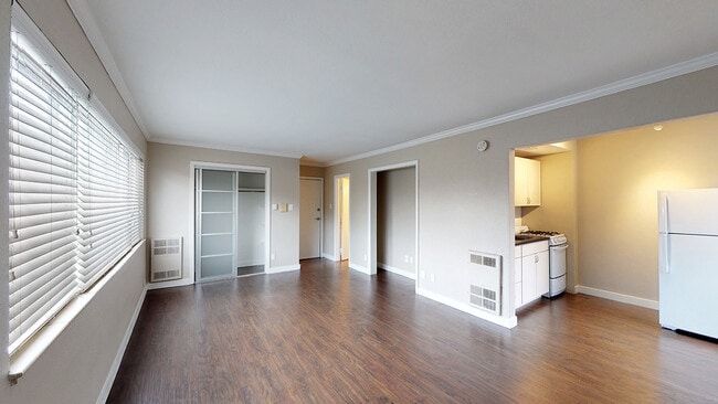 Renovated Studio - Kent Apartments