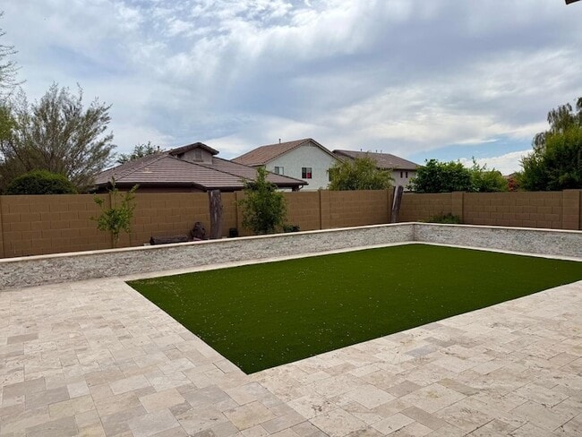 Building Photo - 1929 W Black Hill Rd