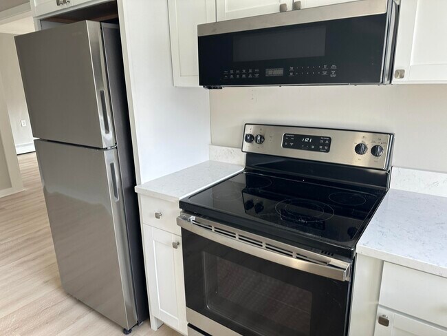 Building Photo - 137 N Center St