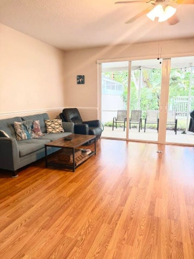 Building Photo - 488 Capistrano Dr