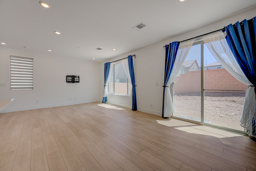 Building Photo - 5927 W Frias Ave