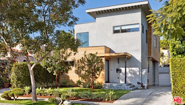 Building Photo - 8925 Dorrington Ave