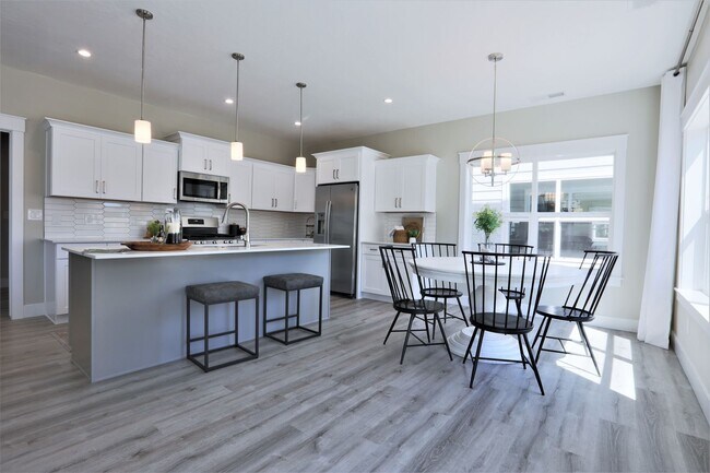 Building Photo - Like New 3BD/2.5BA with 2 Car Garage- $100...