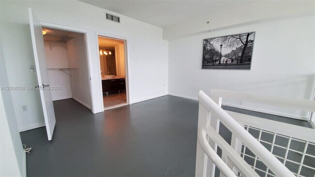 Building Photo - 253 NE 2nd St