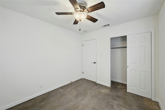 Building Photo - 1500 Fairfield Dr
