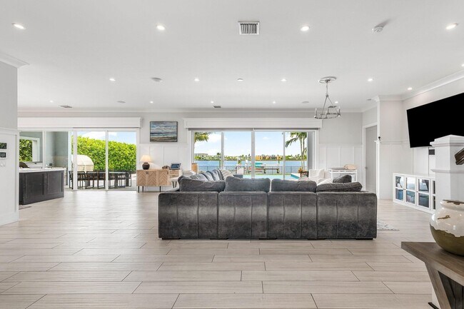 Building Photo - 2100 Notre Dame Dr