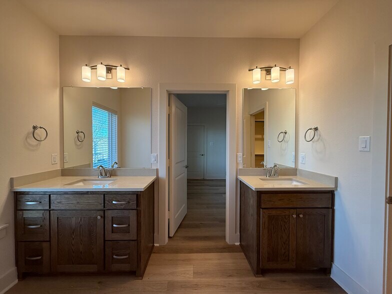 Building Photo - 207 Railroad Ave