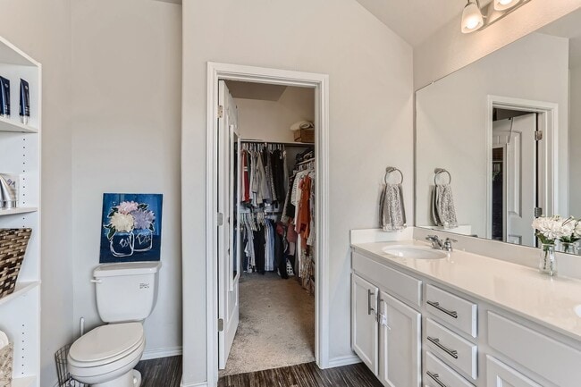 Building Photo - Charming 4BR/2BA One-Level Home with Moder...