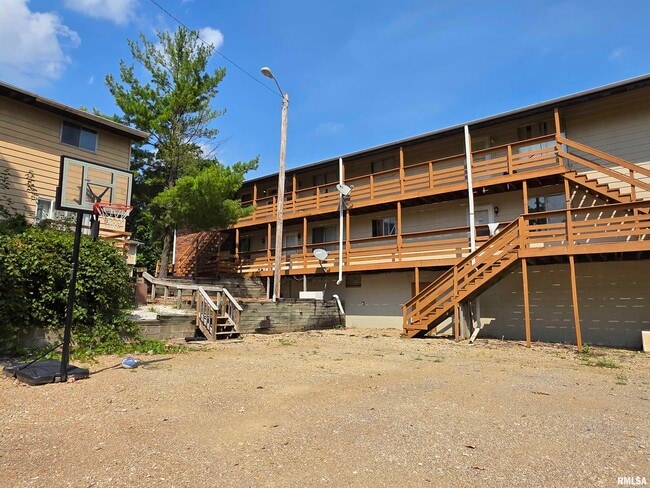 Primary Photo - 1300 W Jeth Ct