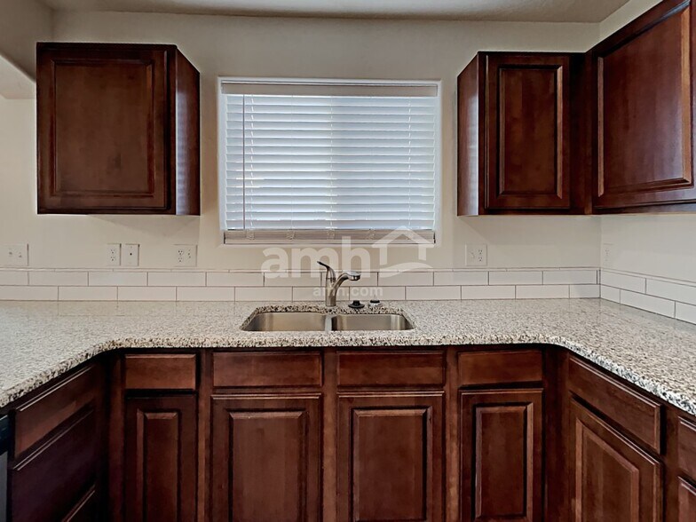 Building Photo - 2551 N Hose Gulch Ave