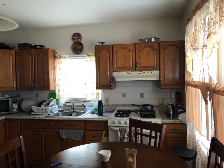 Building Photo - 97 6th Ave