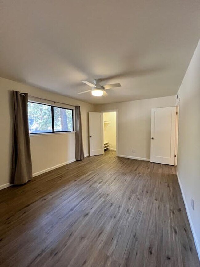 Building Photo - 3721 Aspen Ave