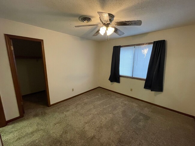 Building Photo - 2-bed 1-bath condo located in Urbana!