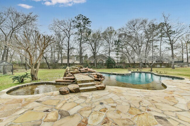 Building Photo - 2 Sagestone