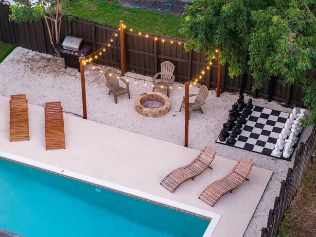 Building Photo - 6450 Perry St