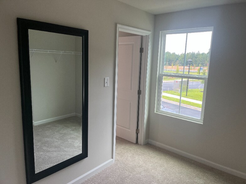 Building Photo - 532 Destination Way