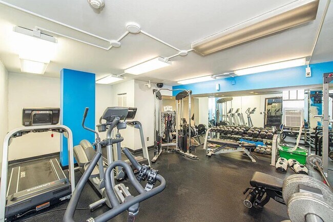 Building Photo - 6515 BLVD E