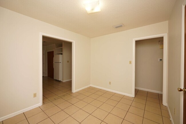 Building Photo - 260 Glenview Ave