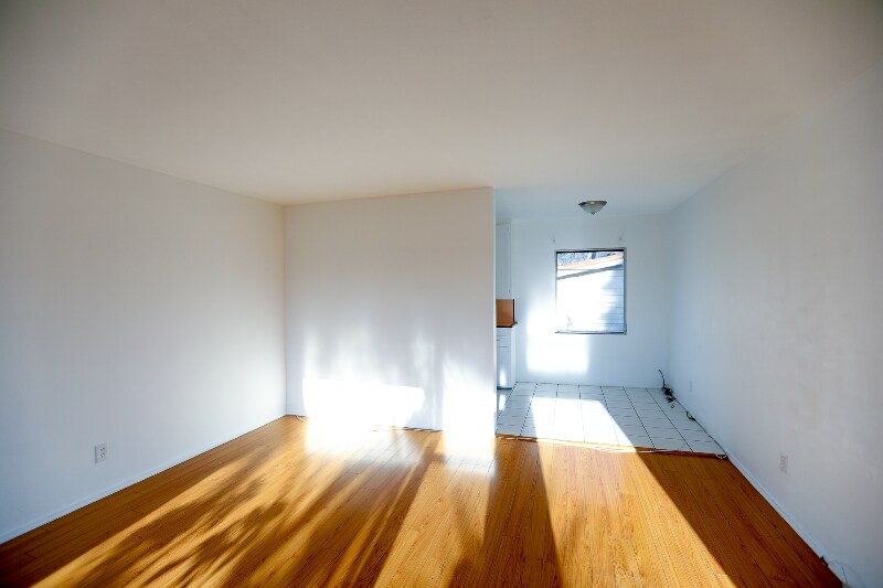 Building Photo - 260 S Sycamore Ave