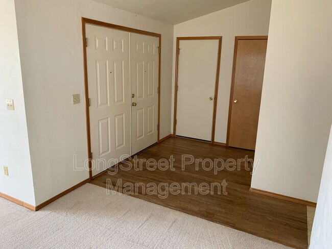 Building Photo - 3044 NE Glacier Way